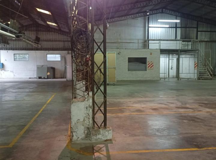 Bodega-Galpón · 1300m² · 2 Cocheras