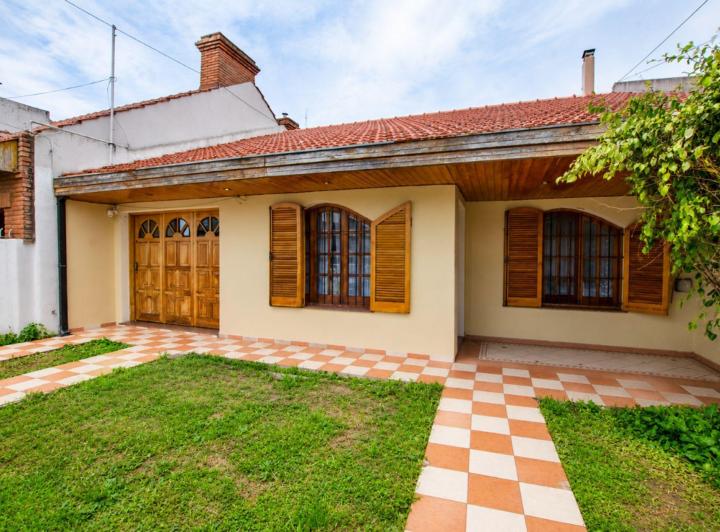 Casa · 166m² · 4 Ambientes · 2 Cocheras