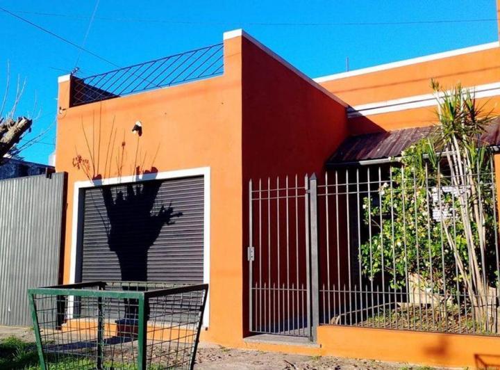 Casa · 400m² · 4 Ambientes · 3 Cocheras