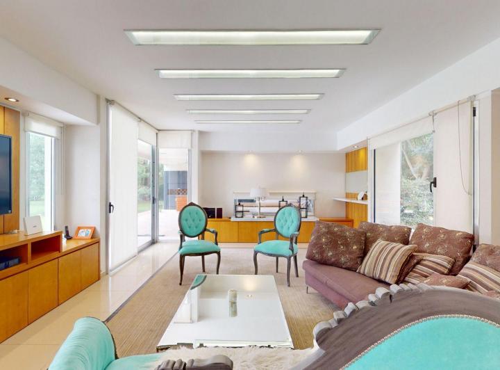 Casa · 270m² · 5 Ambientes · 4 Cocheras