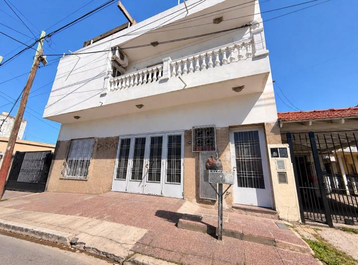 Casa · 300m² · 9 Ambientes · 2 Cocheras