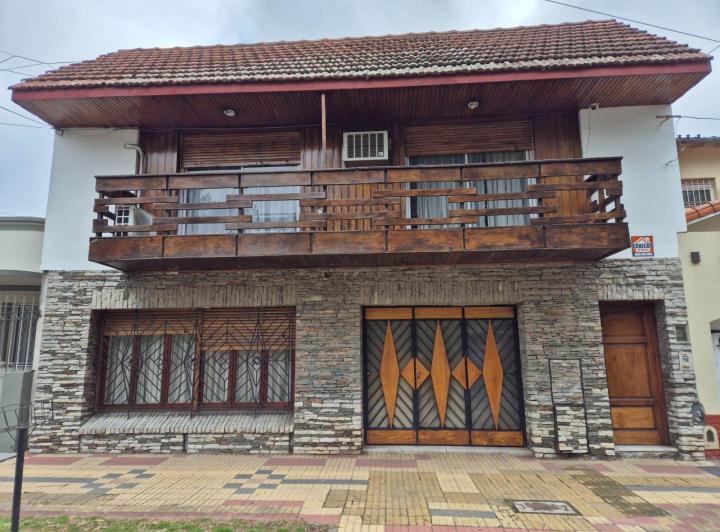 Casa · 277m² · 5 Ambientes · 1 Cochera