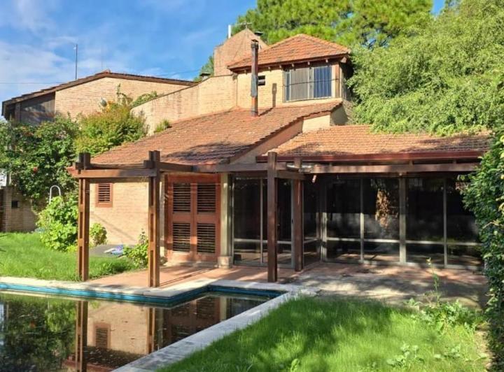 Casa · 234m² · 5 Ambientes · 3 Cocheras