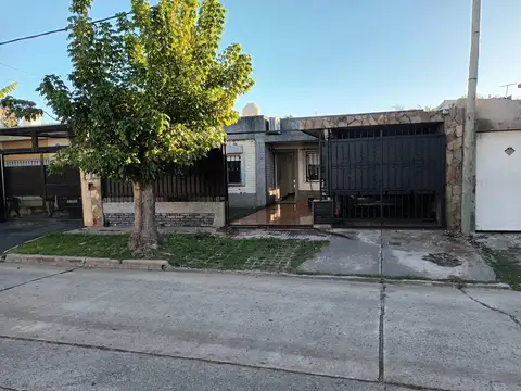 Casa en Venta en Celedonio Escalada, Rosario