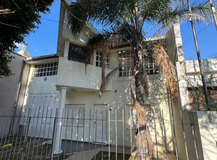 Casa · 150m² · 8 Ambientes · 3 Cocheras