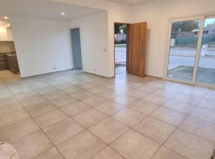 Casa · 145m² · 3 Dormitorios · 2 Cocheras