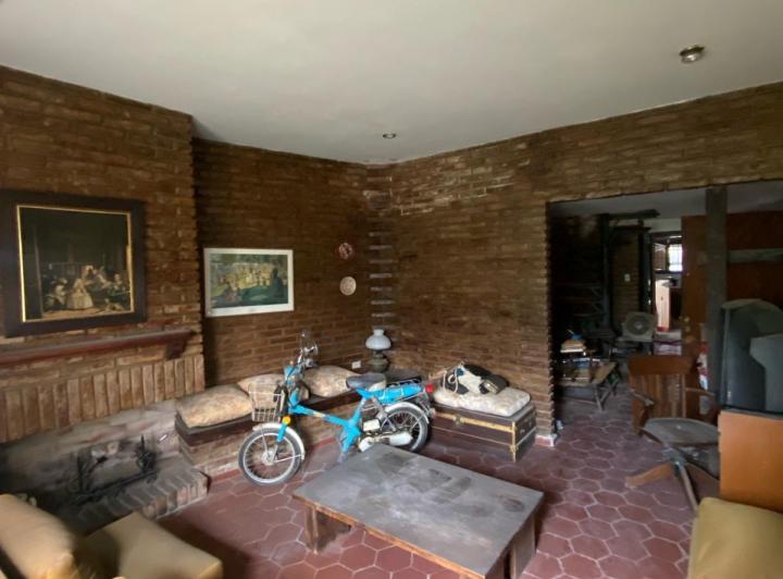 Casa · 145m² · 12 Ambientes · 3 Cocheras