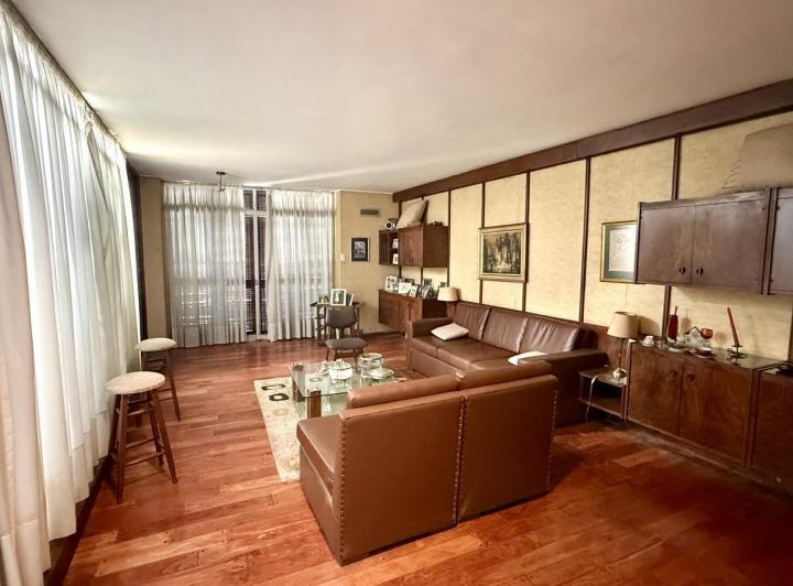 Casa · 367m² · 8 Ambientes · 3 Cocheras