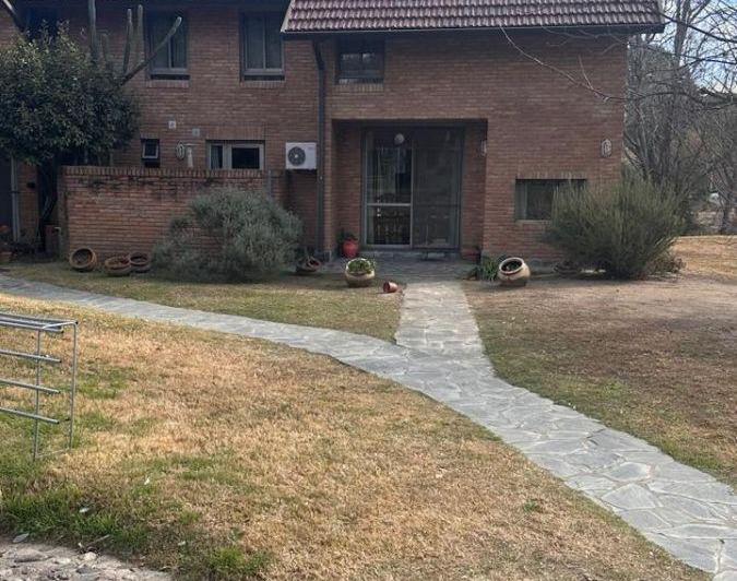 Casa · 188m² · 5 Ambientes · 2 Cocheras