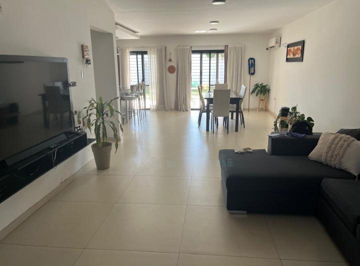Casa · 187m² · 4 Ambientes · 1 Cochera