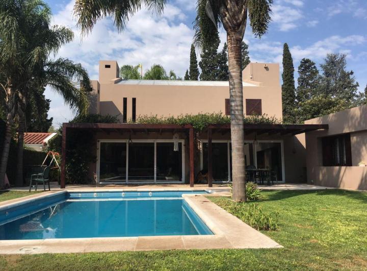 Casa · 415m² · 9 Ambientes