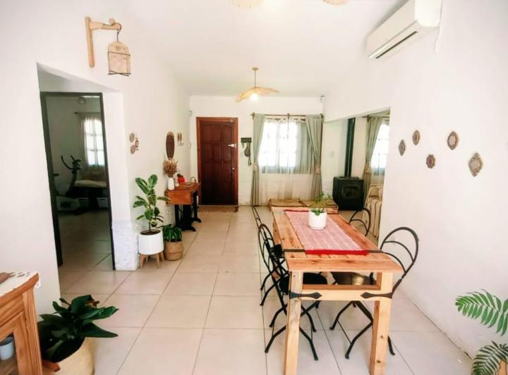 Casa · 300m² · 5 Ambientes · 1 Cochera