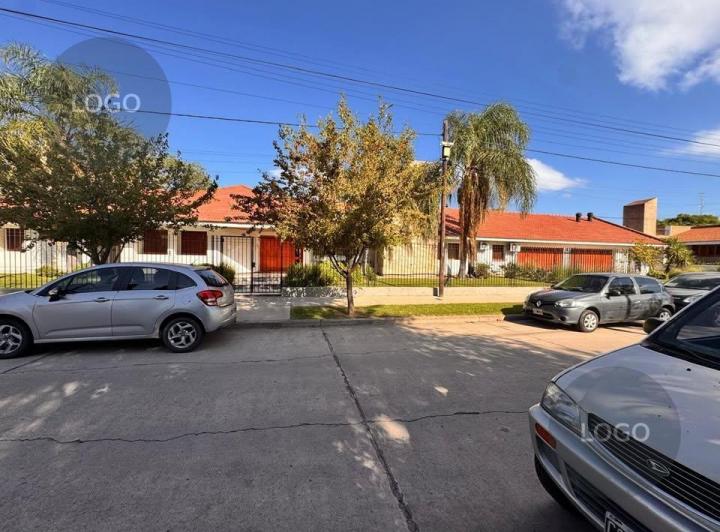 Casa · 867m² · 5 Dormitorios · 1 Cochera