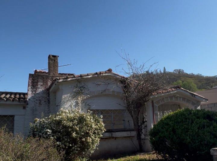 Casa · 261m² · 6 Dormitorios