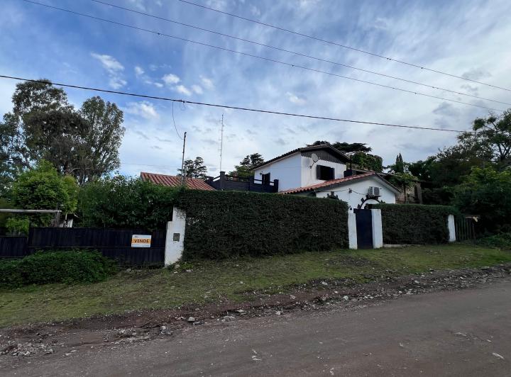 Casa · 300m² · 4 Dormitorios · 2 Cocheras