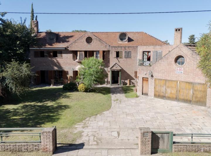Casa · 510m² · 6 Ambientes · 2 Cocheras