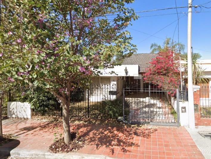 Casa · 240m² · 3 Dormitorios · 2 Cocheras