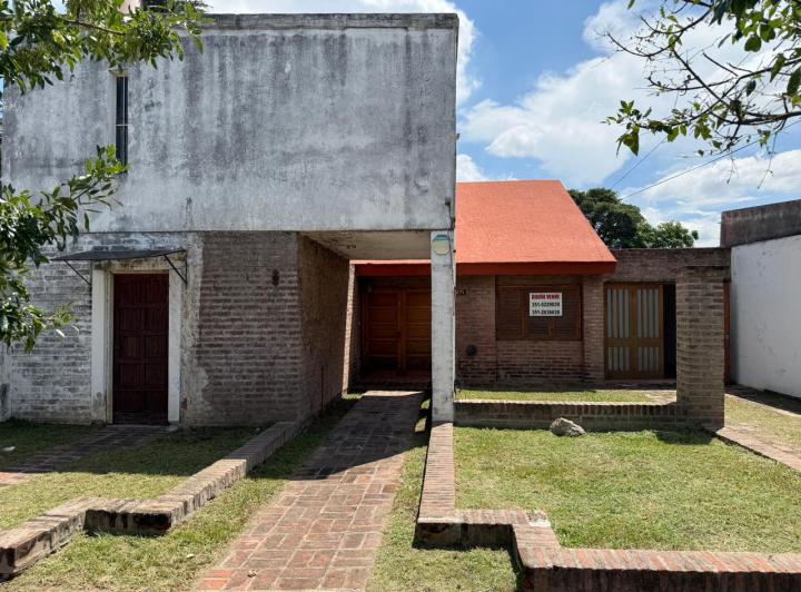 Casa · 182m² · 10 Ambientes · 2 Cocheras