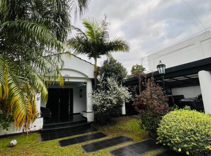 Casa · 350m² · 4 Dormitorios · 7 Cocheras