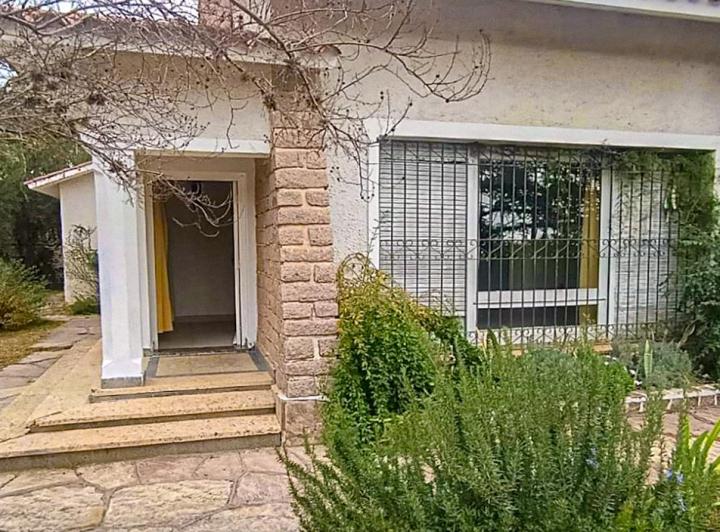 Casa · 200m² · 5 Ambientes · 3 Cocheras