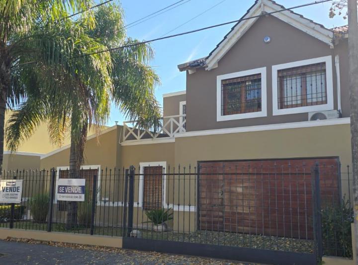 Casa · 311m² · 4 Dormitorios · 2 Cocheras