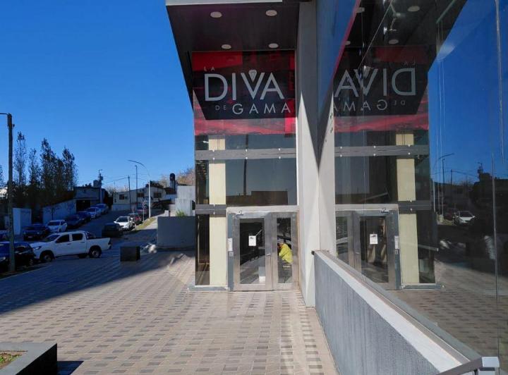 Oficina comercial · 250m² · 2 Ambientes · 4 Cocheras