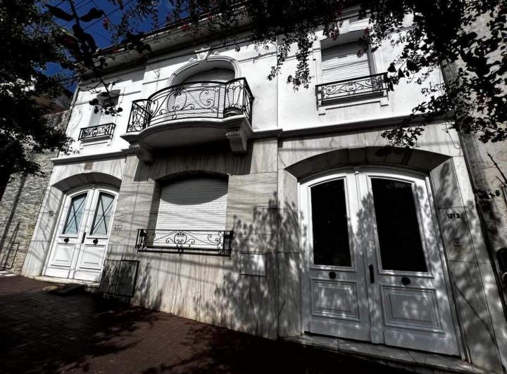 Casa · 325ha · 8 Ambientes · 1 Cochera