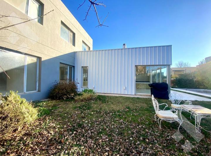 Casa · 169m² · 5 Ambientes · 2 Cocheras