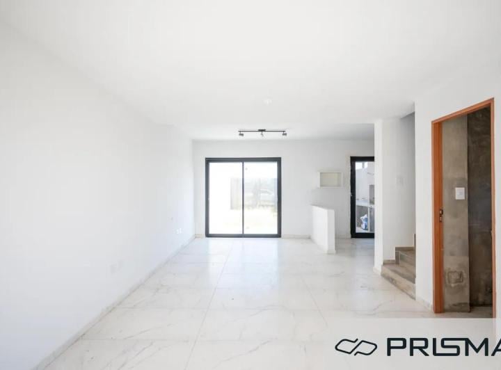 Casa · 96m² · 4 Ambientes · 2 Cocheras