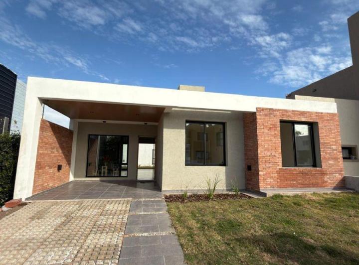 Casa · 150m² · 6 Ambientes · 2 Cocheras