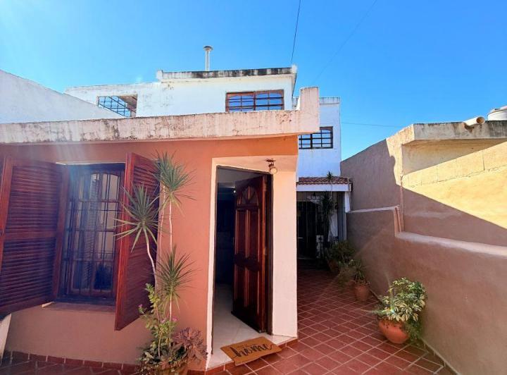 Casa · 210m² · 1 Ambiente · 2 Cocheras