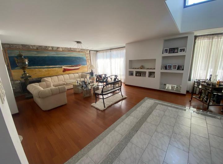 Casa · 532m² · 15 Ambientes · 4 Cocheras