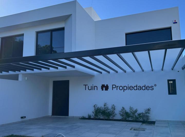 Casa · 170m² · 5 Ambientes · 2 Cocheras