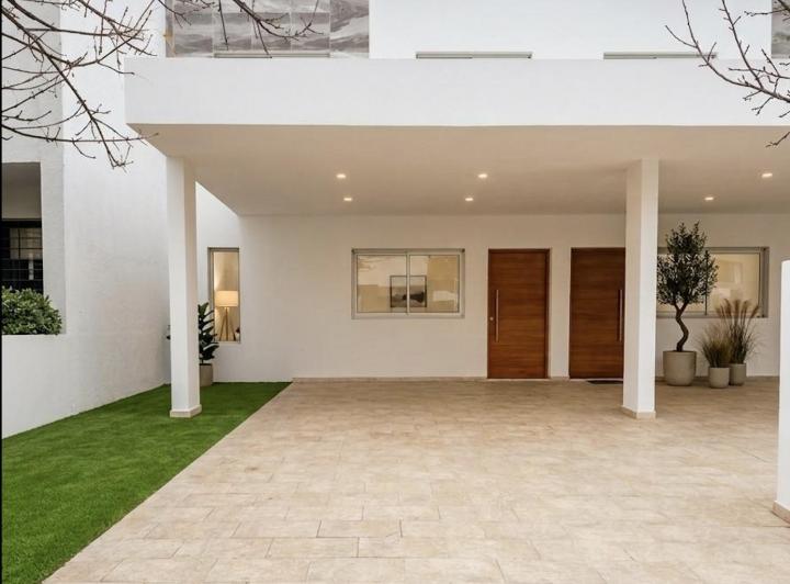 Casa · 180m² · 6 Ambientes · 2 Cocheras