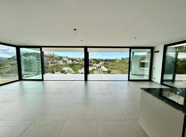 Casa · 281m² · 6 Ambientes · 2 Cocheras