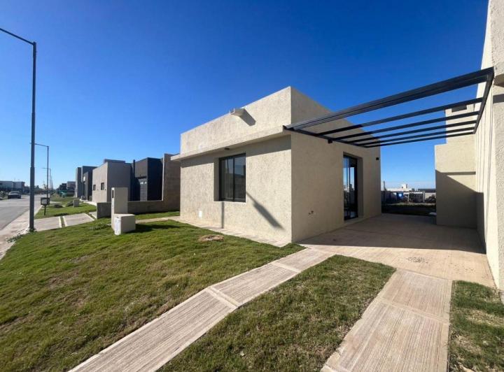 Casa · 75m² · 2 Ambientes · 1 Cochera