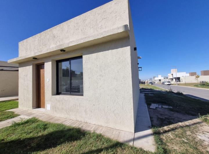 Casa · 70m² · 2 Ambientes · 1 Cochera