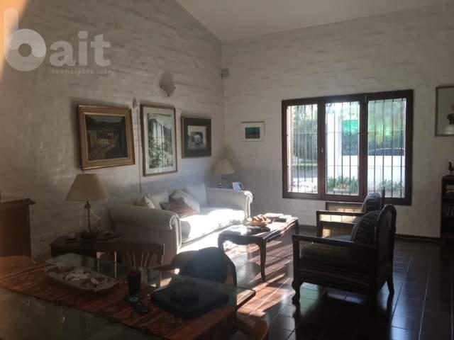 Casa · 225m² · 5 Ambientes · 2 Cocheras
