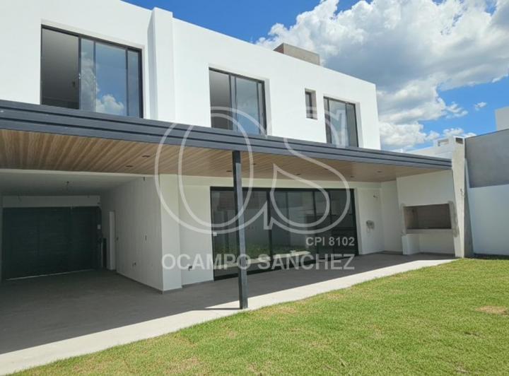 Casa · 204m² · 4 Ambientes · 2 Cocheras