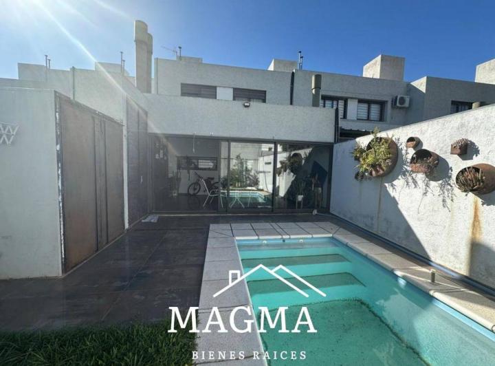 Casa · 150m² · 6 Ambientes · 2 Cocheras