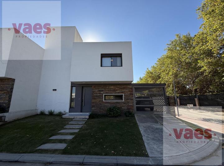 Casa · 173m² · 6 Ambientes · 2 Cocheras