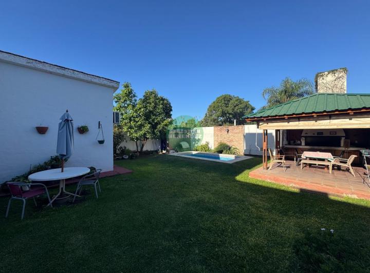 Casa · 231m² · 7 Ambientes · 2 Cocheras