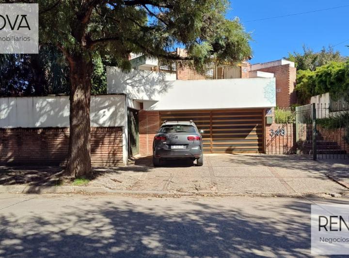 Casa · 290m² · 11 Ambientes · 2 Cocheras