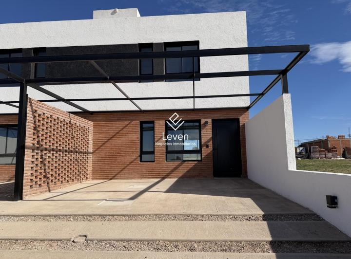Casa · 105m² · 3 Ambientes · 2 Cocheras