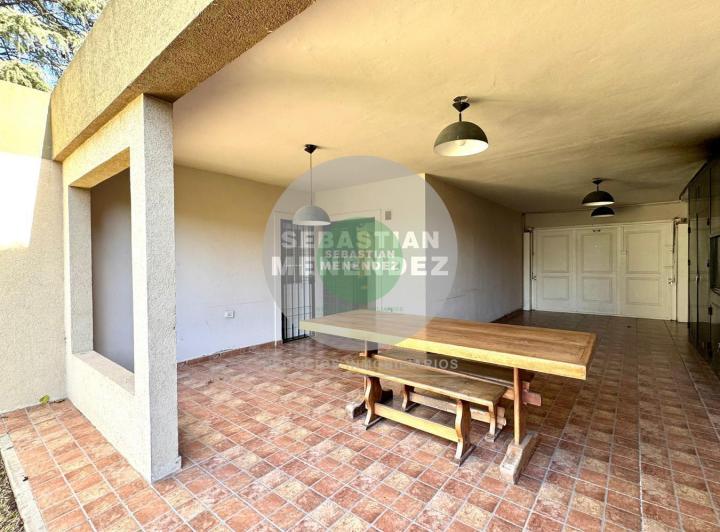 Casa · 200m² · 7 Ambientes · 2 Cocheras
