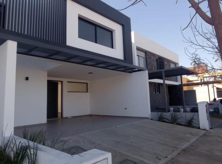 Casa · 180m² · 4 Ambientes · 2 Cocheras