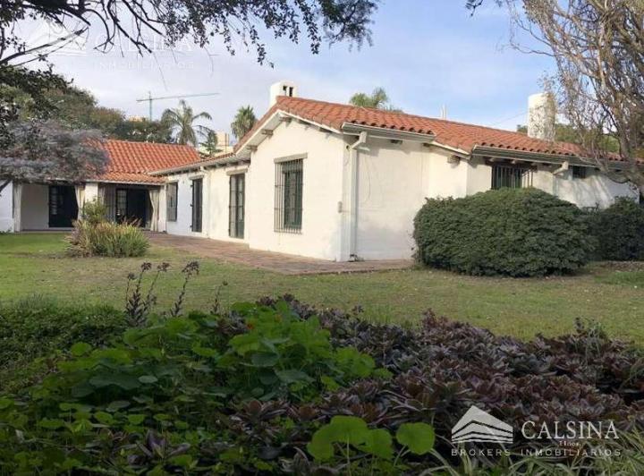 Casa · 396m² · 5 Ambientes · 1 Cochera