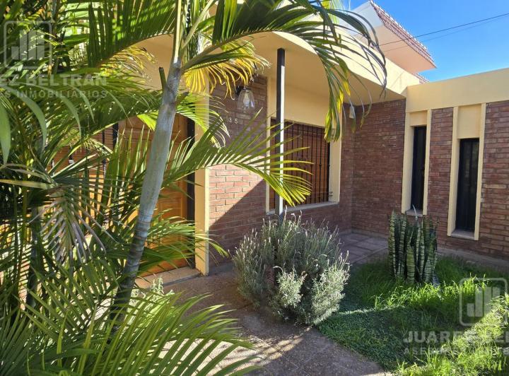 Casa · 241m² · 6 Ambientes · 2 Cocheras