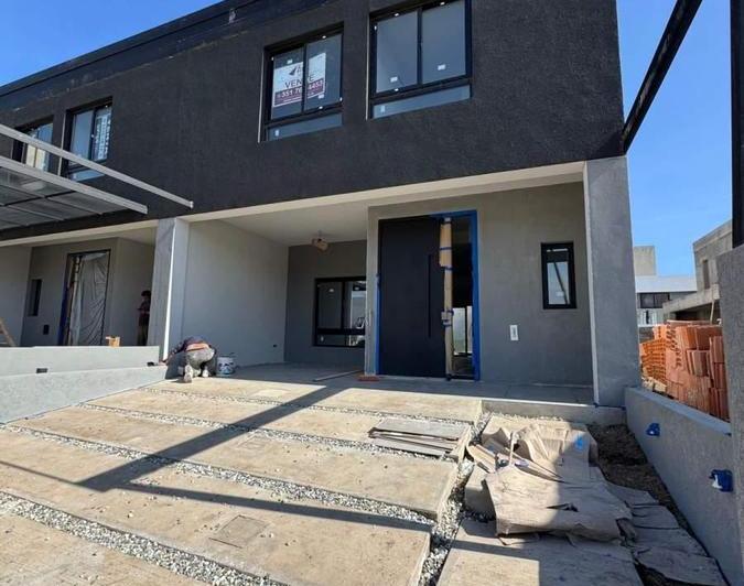 Casa · 160m² · 3 Ambientes · 2 Cocheras
