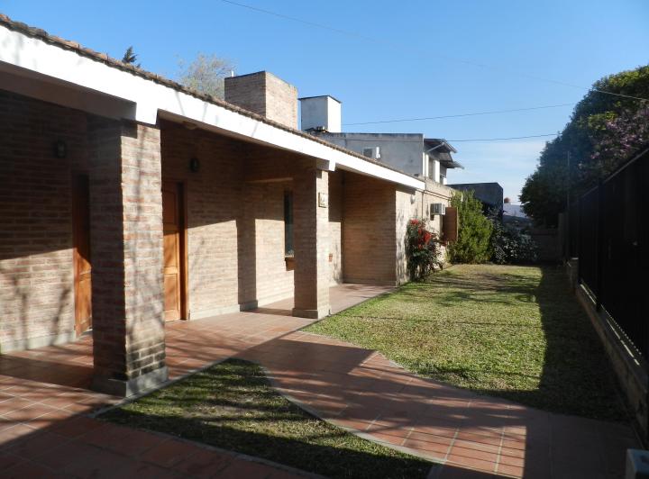 Casa · 165m² · 4 Ambientes · 2 Cocheras